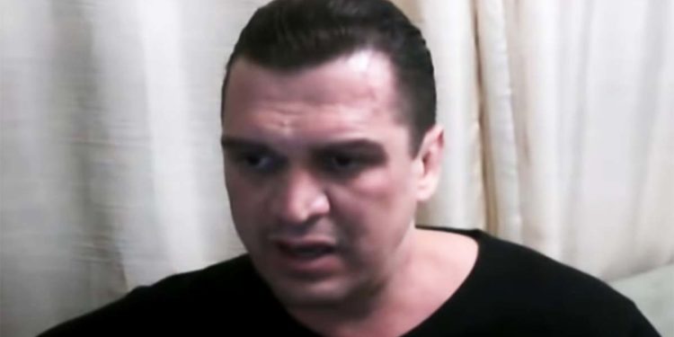 Extremista acusado de atentado ao Porta dos Fundos é extraditado da Rússia para o Brasil