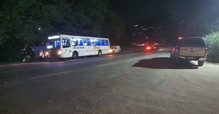 Assaltante que atirou em motorista de ônibus é procurado pela polícia