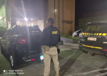PRF apreende, em Itatiaia, carro roubado no Rio