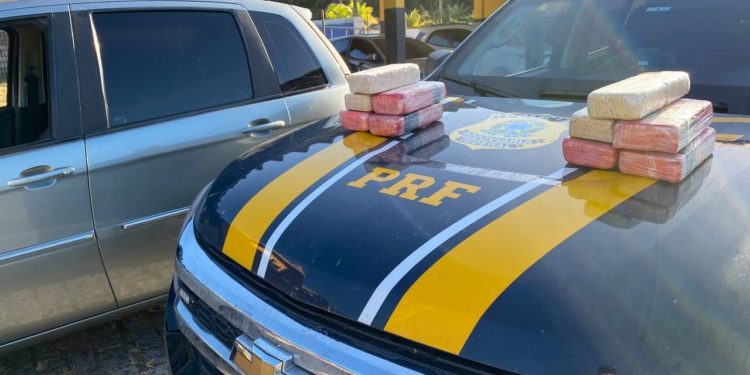 PRF apreende 10 quilos de pasta base de cocaína na BR-101