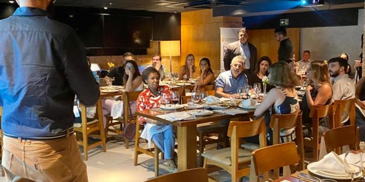 Médicos são capacitados cientificamente a tratarem pacientes com dores crônicas e fibromialgia utilizando a terapia canabinóide