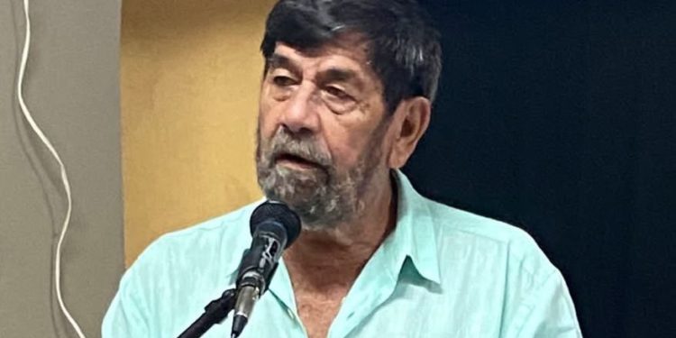 Tutuca fixa piso do magistério em R$ 1.923,00