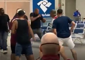 Vídeo flagra confusão e pancadaria na chegada do Fluminense ao Rio