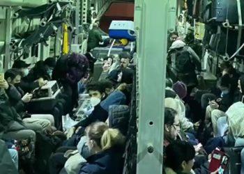 Brasileiros resgatados na Polônia já estão a caminho do Brasil. Veja o vídeo