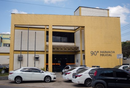 Presa amante que deu três facadas em esposa que flagrou traição do marido em Barra Mansa