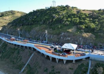 Castro entrega obra do Mirante da Prainha, atração turística de Arraial