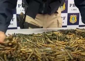 PRF apreende arsenal de guerra em Seropédica. Veja o vídeo
