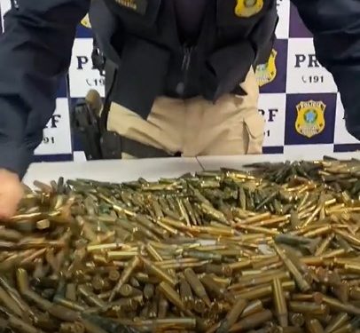 PRF apreende arsenal de guerra em Seropédica. Veja o vídeo