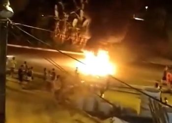 Moradores ateiam fogo em pneus e fecham a Rio x Santos