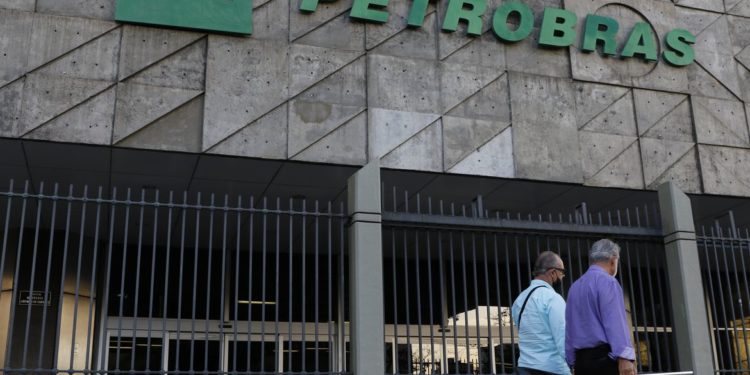 Petrobras reajusta preços da gasolina e diesel para as distribuidoras