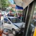 Motorista perde o controle do carro, sobe na calçada e atinge loja no Centro de Barra Mansa