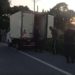 Vídeo: PM vasculha carros, caminhões e ônibus a procura de bandidos que roubaram banco em Quatis