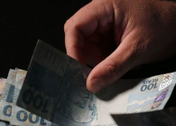 Nascidos até 1968 podem agendar saque de valores esquecidos