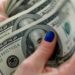 Dólar fecha em R$ 4,66 e alcança menor valor em dois anos