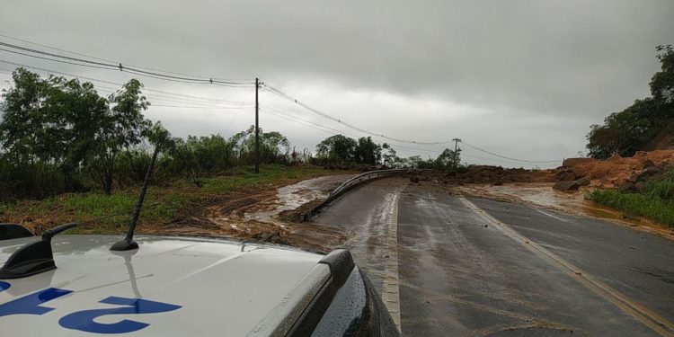 Rio x Santos permanece interrompida em 10 pontos entre Paraty e Mangaratiba