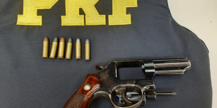 Idoso é detido com arma em Piraí