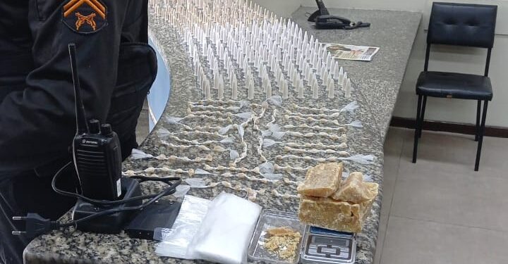 PM estoura boca no Lazaredo e encontra cerca de 500 pinos de cocaína