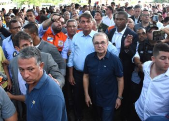 Bolsonaro visita região da Monsuaba, bairro mais atingido pelo temporal