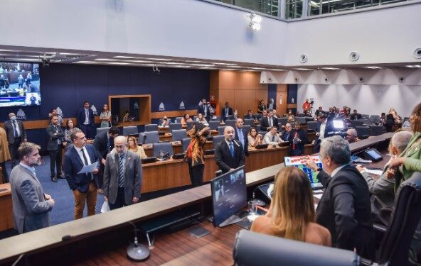 Ceciliano quer fomentar indústria química no Rio