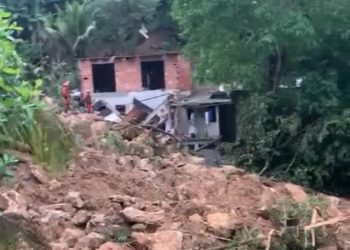 Novo deslizamento atinge seis casas na Monsuaba na manhã deste domingo