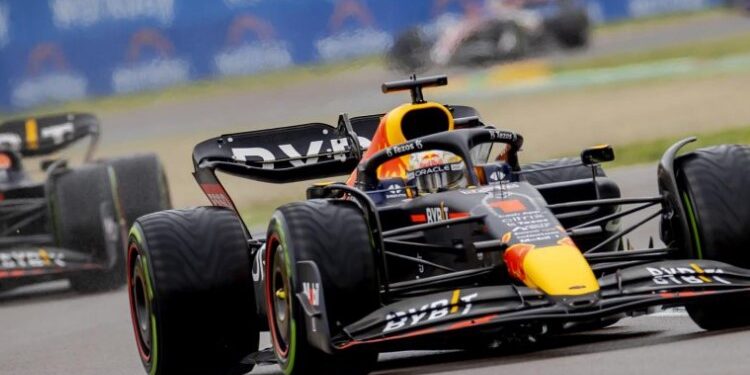 Verstappen faz corrida perfeita e vence