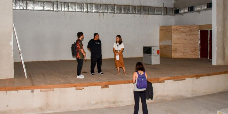 Teatro Municipal de Porto Real recebe visita técnica para retomada das obras