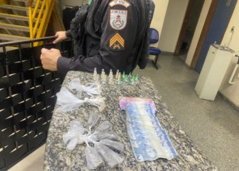 Menores são apreendidos com drogas na Vila Coringa, em Barra Mansa