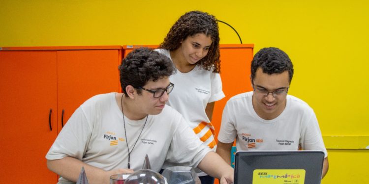 Escola Firjan SESI abre 560 vagas gratuitas em cursos de Matemática e Robótica no Sul e Centro-Sul Fluminense