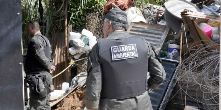 Ferros-velhos e oficinas são alvos de Operação