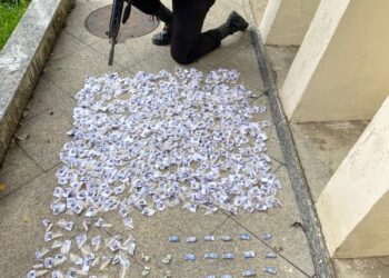 Garagem é encontrada com 669 pinos de cocaína em Resende