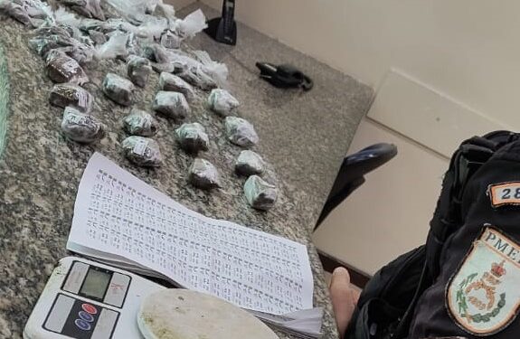 PM apreende drogas e 2 mil pinos para envasar cocaína na Cotiara