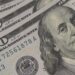 Dólar sobe 4% e fecha a R$ 4,80 em dia de tensão externa e interna