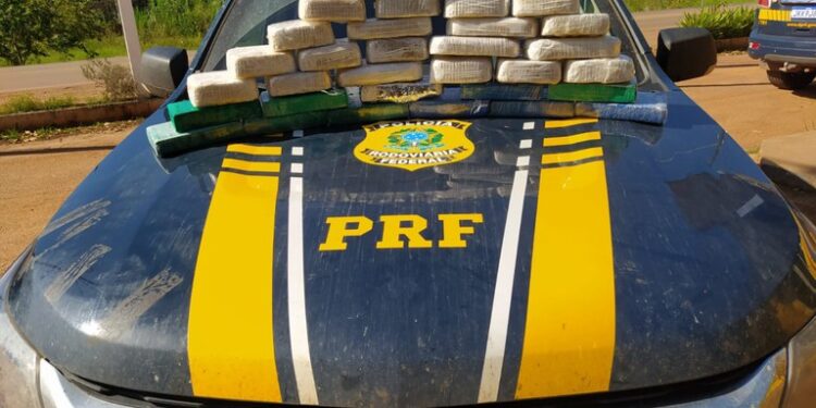 PRF localiza 33kg de cocaína escondidas no interior de um veículo