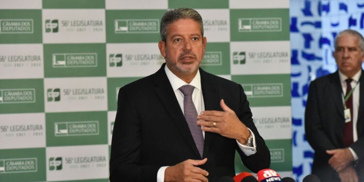 Lira: cassação de mandato cabe ao Congresso