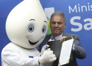 Covid-19: governo oficializa fim de emergência sanitária