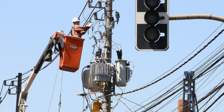 Fim da bandeira: conta de energia elétrica terá redução de 20%