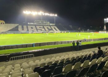 Vasco recebe Ponte Preta em busca da primeira vitória na Série B