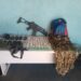 PM apreende drogas e simulacro de fuzil no Santa Inês
