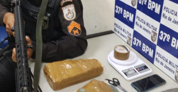 Traficantes são presos em flagrante com 2,3kg de maconha no Itapuca