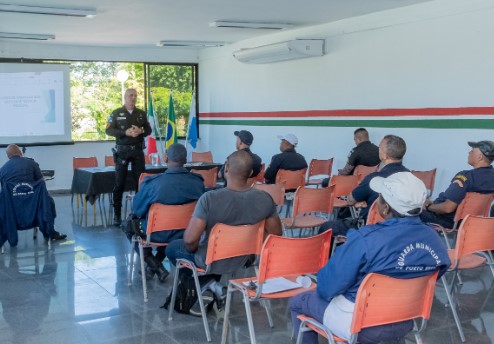 Agentes da Guarda Civil Municipal participam de curso de técnicas policiais
