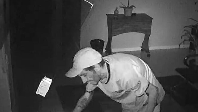 Vídeo tenta identificar autor de furto em escritório de Volta Redonda