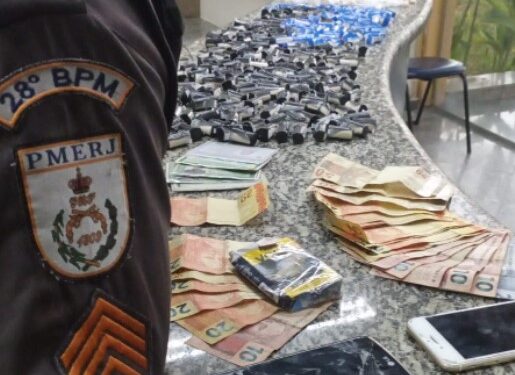 PM detém oito por tráfico no bairro do Ipê em Pinheiral