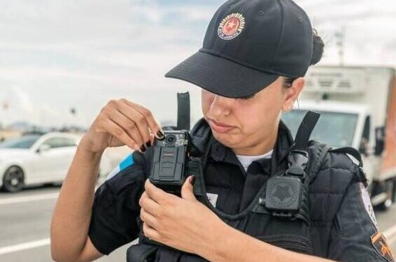 PMs do Rio começam a usar câmeras nos uniformes nesta segunda
