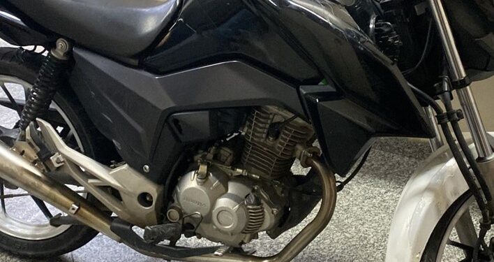 Moto roubada em Volta Redonda é encontrada com traficante em Barra Mansa
