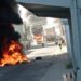 Vídeo. Clima tenso na Delgado com comércio fechado e ônibus incendiado