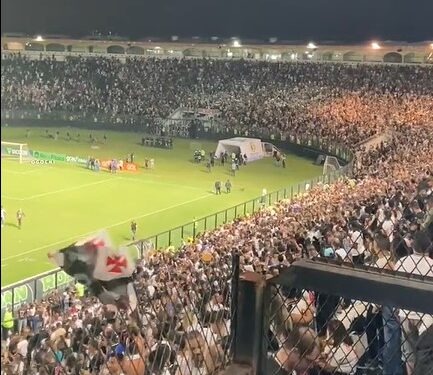 Vasco vence o CSA com show da torcida em São Januário