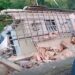 Vídeo. Casas desabam no rio em Barra do Piraí