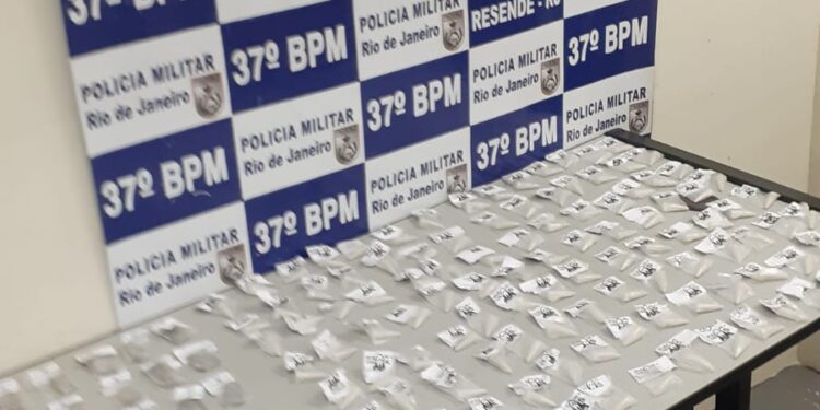 Polícia Militar apreende cocaína e maconha em Resende
