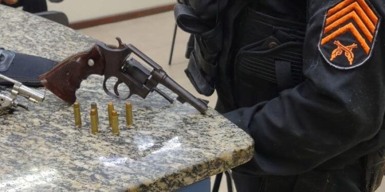 Homem é preso com armas no Nova Esperança em Barra Mansa