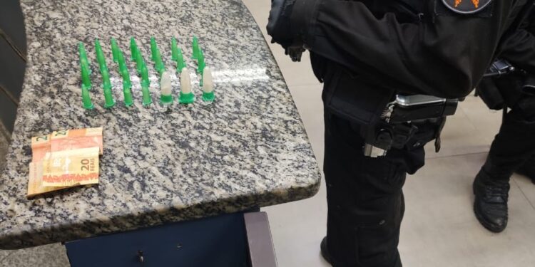 Dois homens são presos com cocaína em Barra Mansa